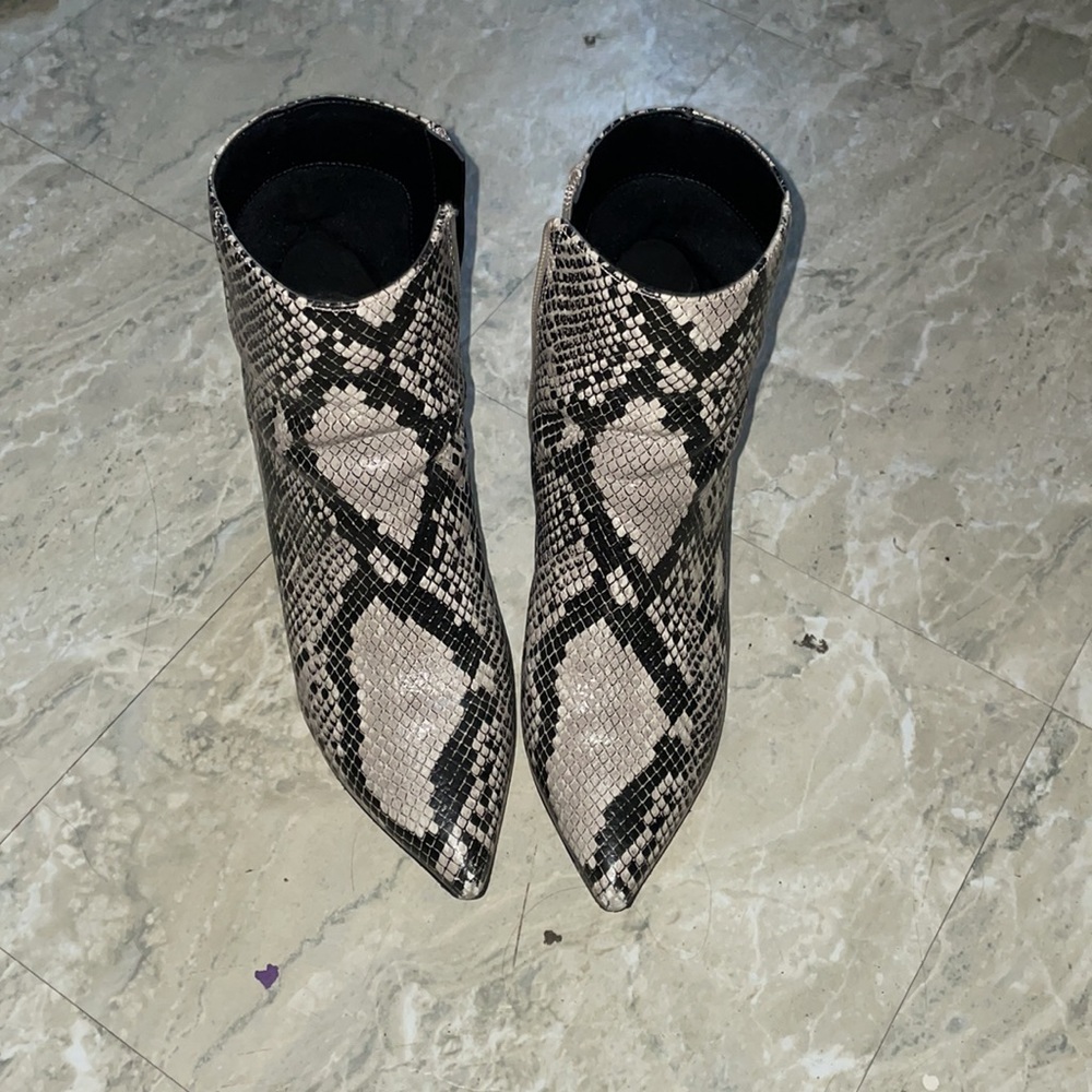 Size 6  snake skin boots - Picture 6 of 10